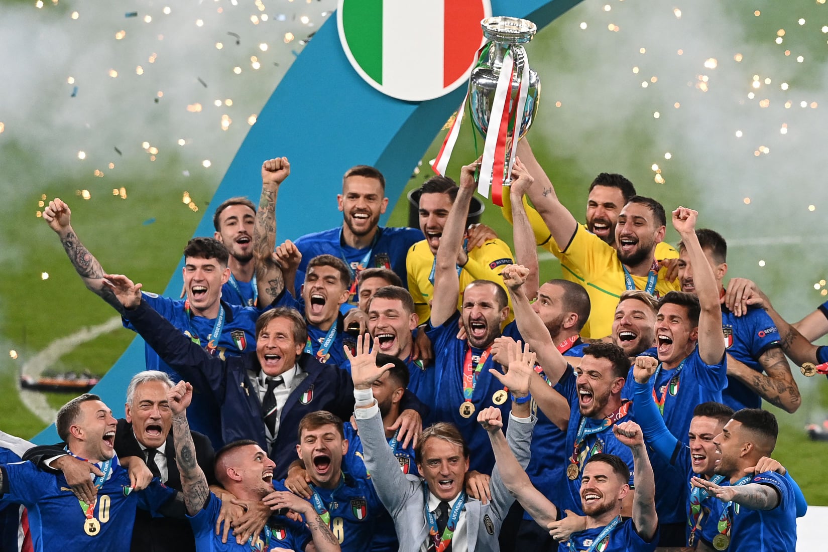 Italia Campione d'Europa, la premiazione - crediti foto: pagina ufficiale Facebook Nazionale Italiana di Calcio