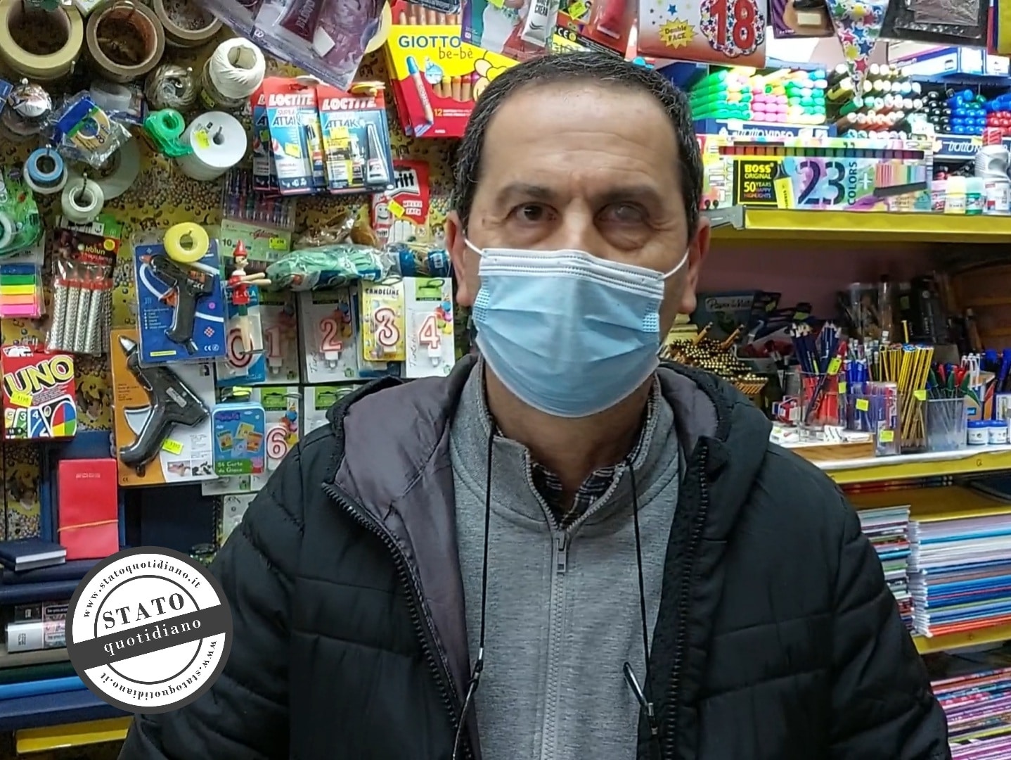 Luminarie, così i commercianti preparano i quartieri foggiani al Natale: il titolare di "Bollicine", Via Lecce