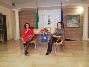 Samanta indica: "Conoscere se stessi per trovare la felicità"
