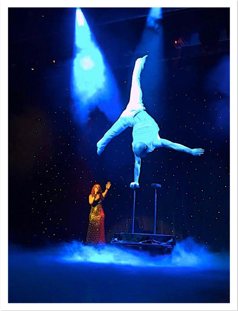 Giovanna Russo con Mickael Brest durante uno spettacolo