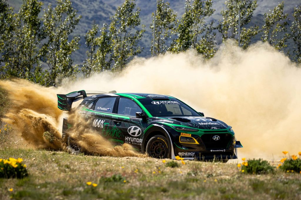 La Hyundai Kona EV Rally in azione su terra (Foto: Paddon Rallysport)