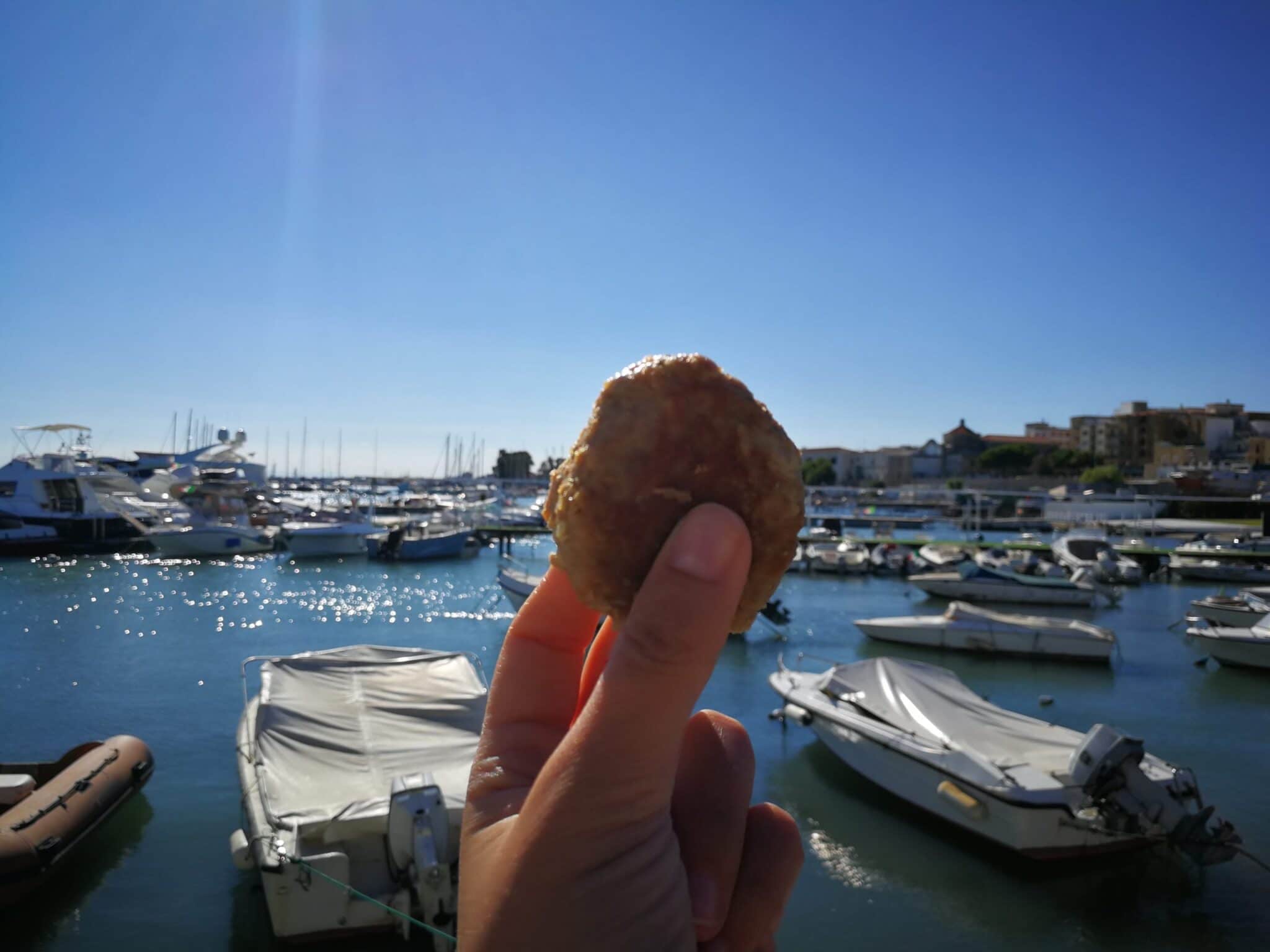 La blogger Benedetta Giangrande a Manfredonia, ph. Facebook (https://www.viadeglioleandri.it/)