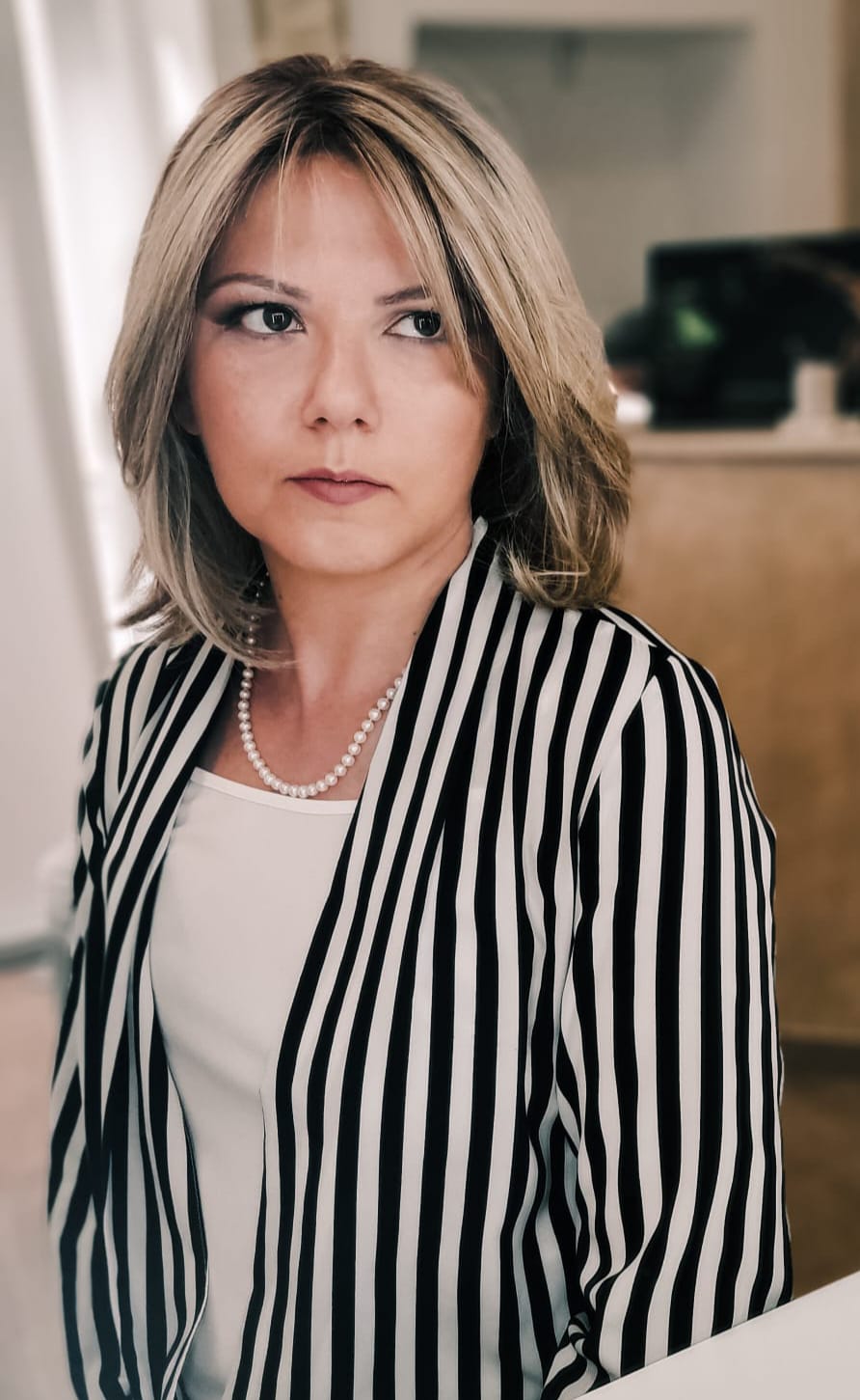 “Il tempo relativo”, edizioni Albatros, scritto da Michela Lauriola, madre e docente di scuola secondaria  di Manfredonia (in foto)