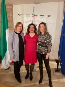 Samanta indica: "Conoscere se stessi per trovare la felicità"