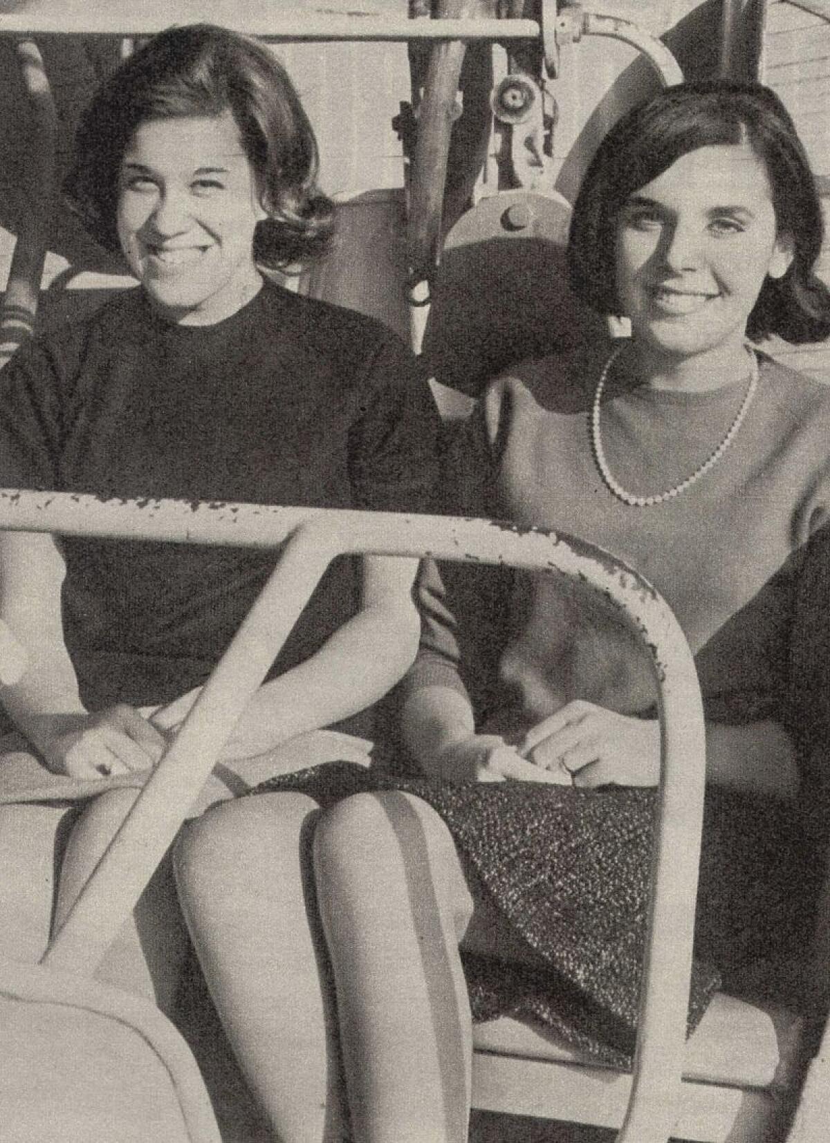 "Essere famosi a sedici anni negli anni '60 non era facile da gestire" - Donatella Moretti e Loredana Ognibene nel 1963 ai tempi della loro collaborazione