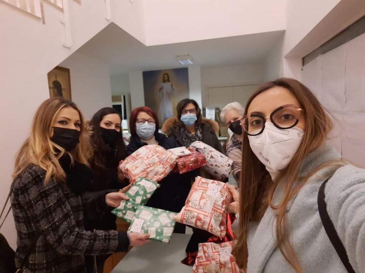 "Regalare un sorriso è il dono più bello che si possa pensare" - L’iniziativa dei bambini e ragazzi del Centro Polivalente per minori “Matteo Tricarico” di Manfredonia gestito dalla Soc. Coop. Sociale ONLUS “Santa Chiara” di Manfredonia per i bambini bisognosi.