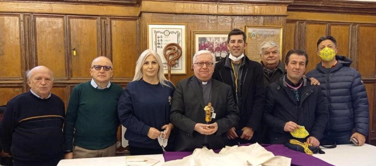 L’imprenditore diventa una statuina del presepe in dono ai vescovi - 