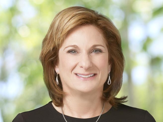 La presidente Susan Arnold
