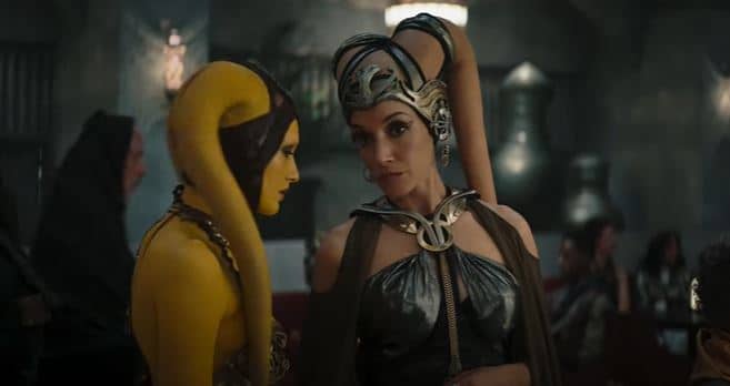 Garsa Fwip, interpretata da Jennifer Beals