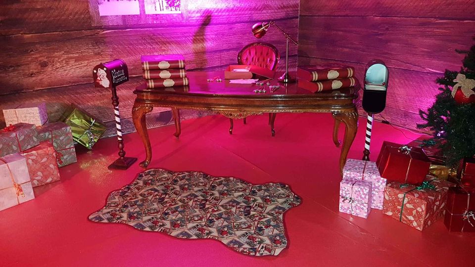 Vendesi casa di Babbo Natale dell’ex villaggio in fiera, con slitta e renne