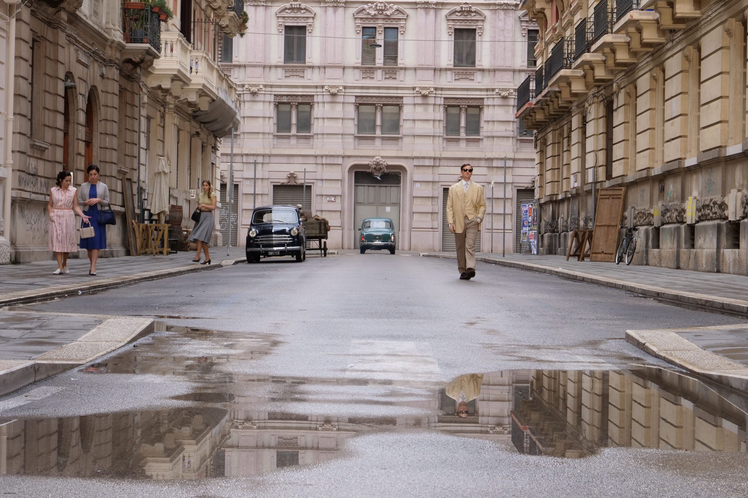 StatoDonna.it, 13 dicembre 2021. In questi giorni Bari diventa set del noir psicologico “Happy Days - la vera storia del Mostro di Bari”, debutto in un lungometraggio di Pierluigi Ferrandini, che firma anche la sceneggiatura. Le riprese del film, una prod