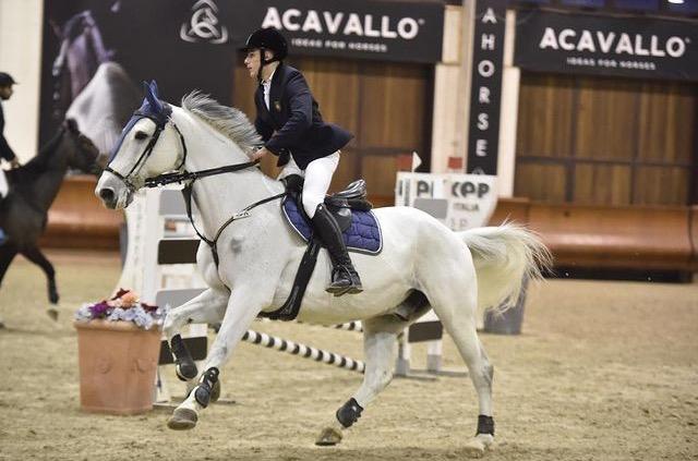 Gianluca che sussurra ai cavalli: "Fare equitazione? Aiuta a vincere le paure"