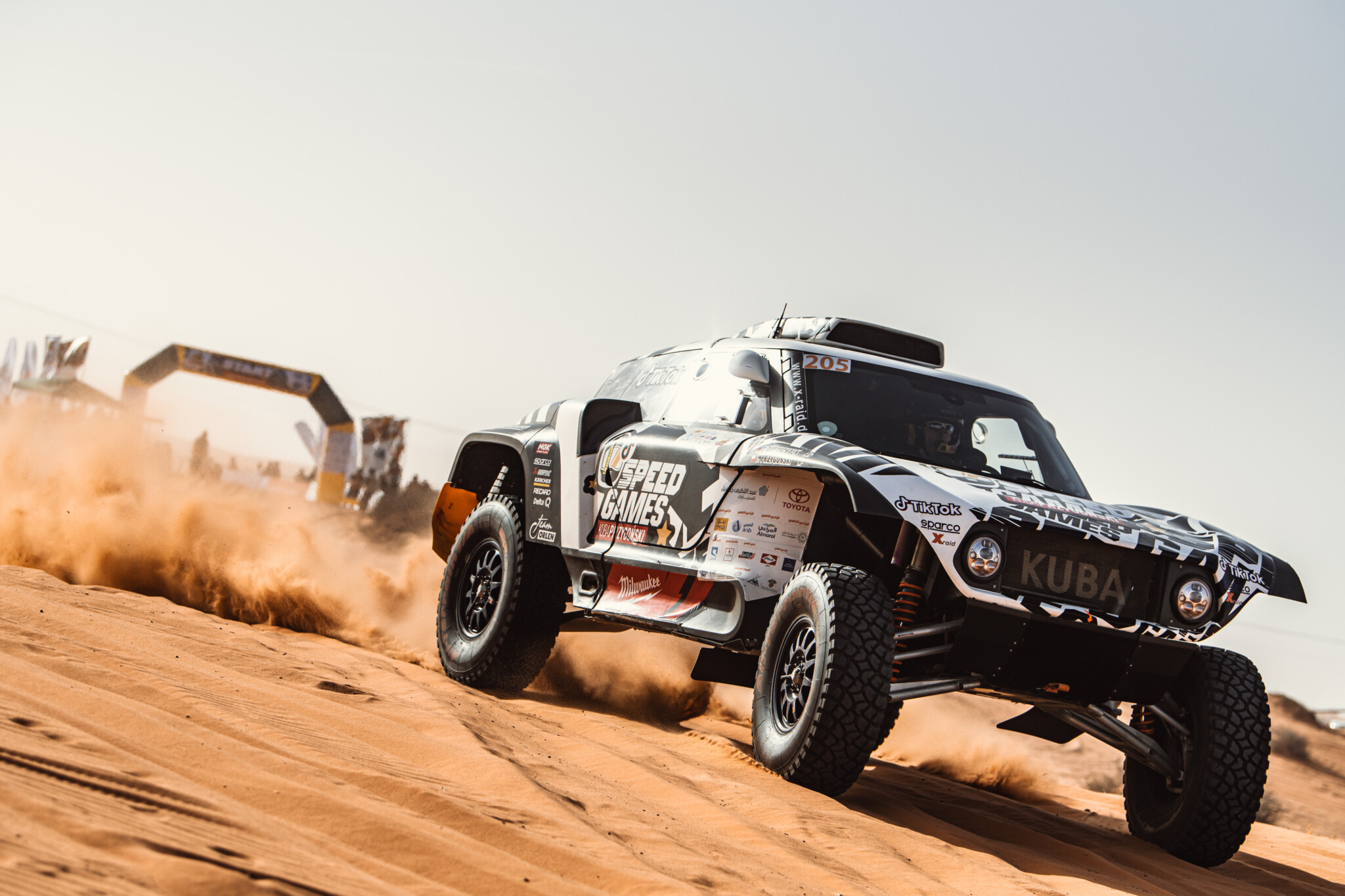 Il buggy Mini ha vinto le ultime due edizioni della Dakar, ora sarà affidato ai privati (Foto: RB Content Pool)