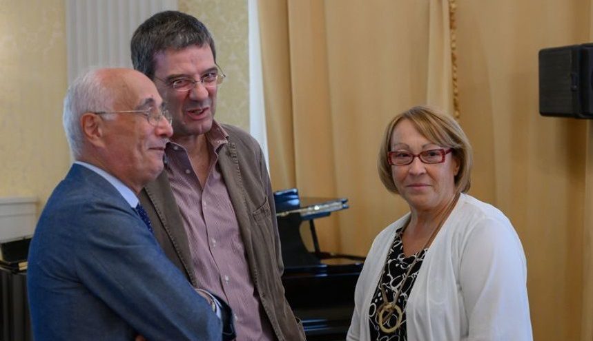 Rita De Padova - “Uscire da un problema da soli è avarizia, uscirne insieme è politica”. Da questo insegnamento di Don Lorenzo Milani prende spunto l’iniziativa Cerco Casa Offro Garanzie lanciata nel corso del seminario Home Sweet Home #3 che ha avuto luo