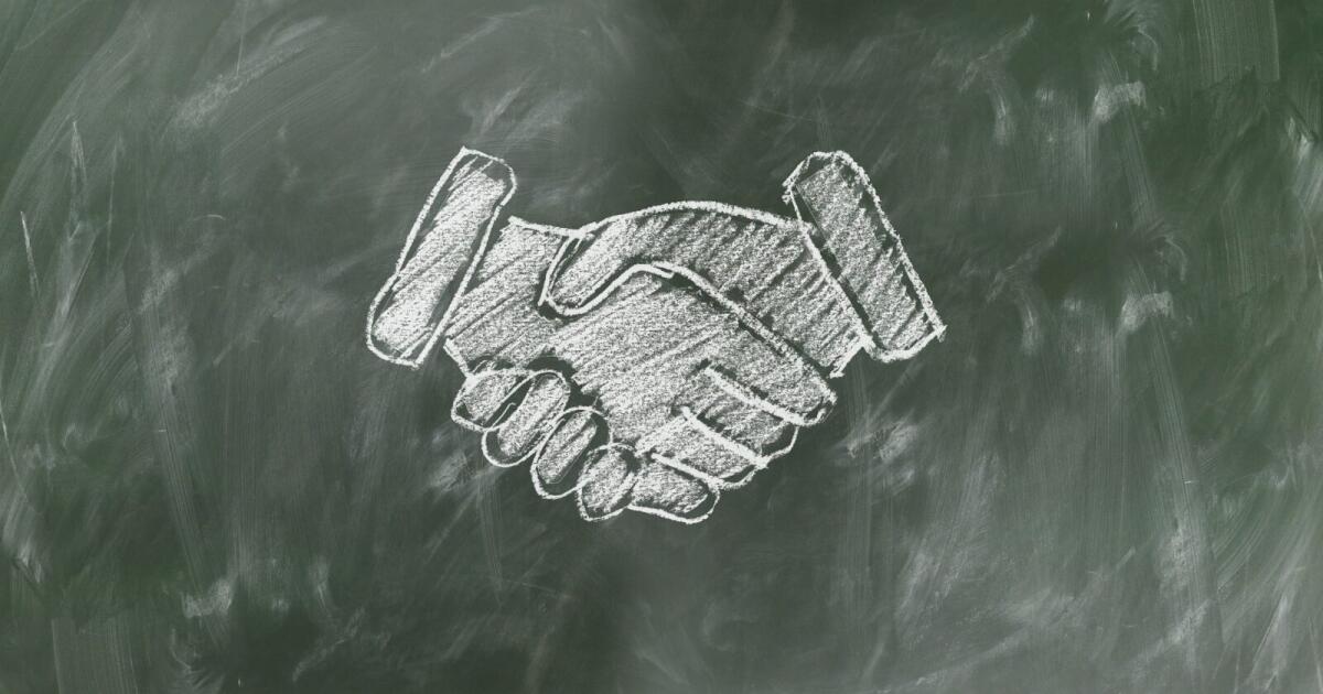 Stringersi la mano: da dove deriva questo gesto? - Credits: geralt via Pixabay