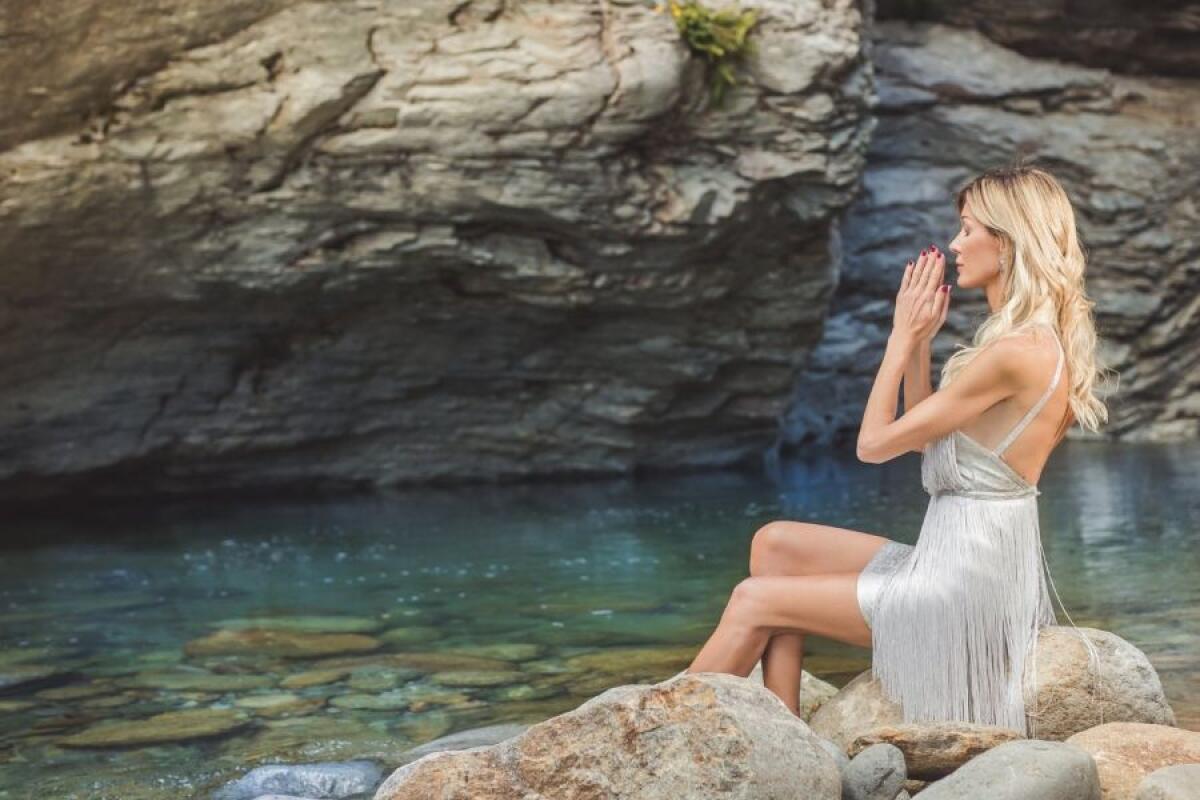 Federica Botto: "La mia 'fiamma gemella' in un momento deciso dal destino" - L’autrice è riuscita a trovare la sua “fiamma gemella” in un momento deciso dal destino, nel libro racconta come è avvenuto e cerca di spiegare attraverso la numerologia e l’analisi emozionale come sia possibile che due individui siano attratti da un