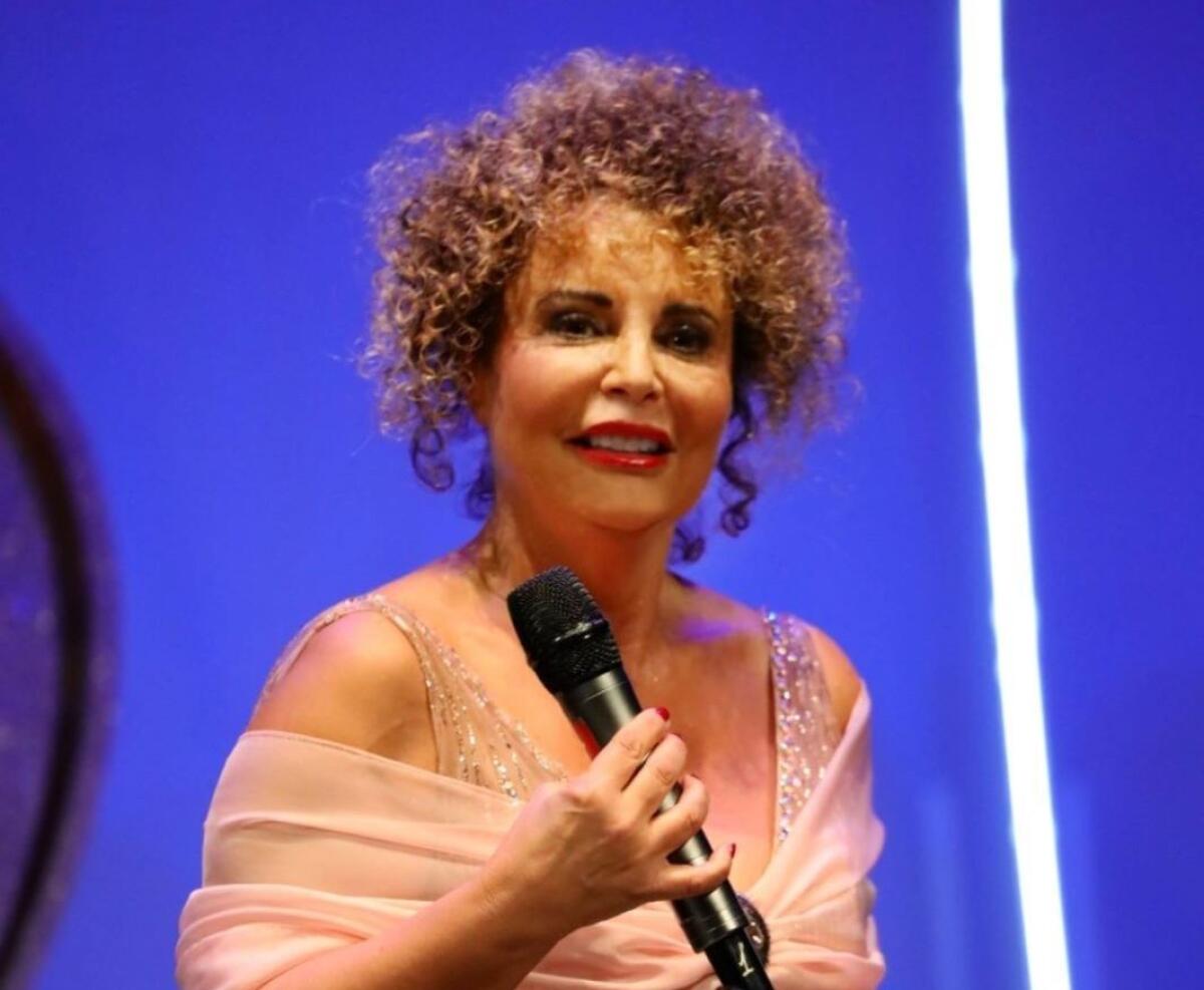 Il “Debutto in società” di Loreta Ricotta riempie il teatro - Loreta Ricotta