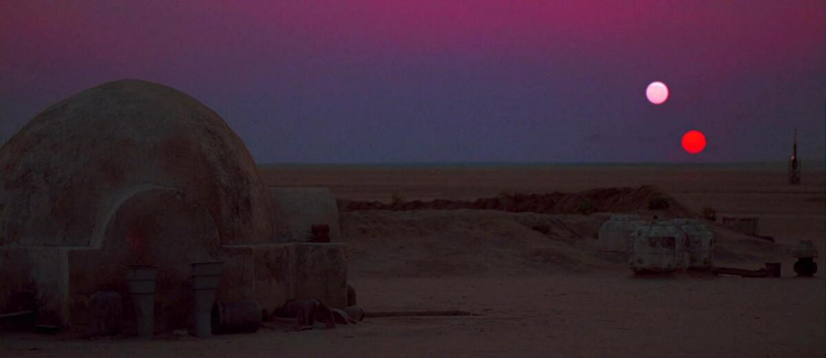 Tatooine: dall'Orlo Esterno al centro della Galassia Lontana Lontana - Episodio I - I due soli di Tatooine in Episodio IV