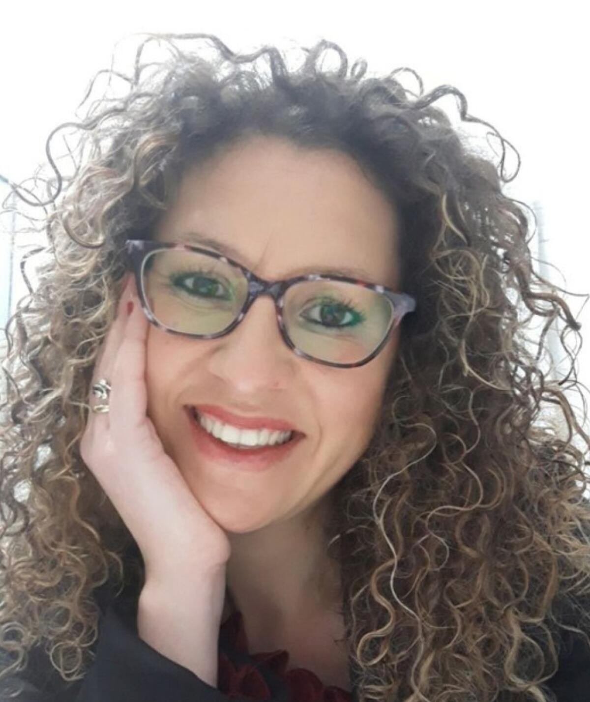 Angela De Tommaso: "Ovunque tu andrai, so che ritornerai" - StatoQuotidiano.it, 17 gennaio 2022. "Ovunque tu andrai so che ritornerai" è il nuovo romanzo ambientato nella cittadina della giovane scrittrice Angela De Tommaso dove ritorna nuovamente a sorprenderci con le sue storie.
