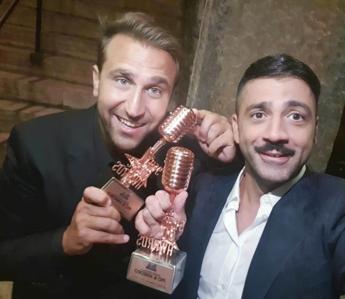 Pio e Amedeo, subito campioni al box office: "Grazie belli" - Foggia, 3 gennaio 2022 (ANSA) - Ha debuttato al cinema a Capodanno ed è subito balzata in testa al botteghino Belli ciao, la commedia di e con Pio e Amedeo diretta da Gennaro Nunziante che ha scritto il film insieme ai due attori comici pugliesi.
