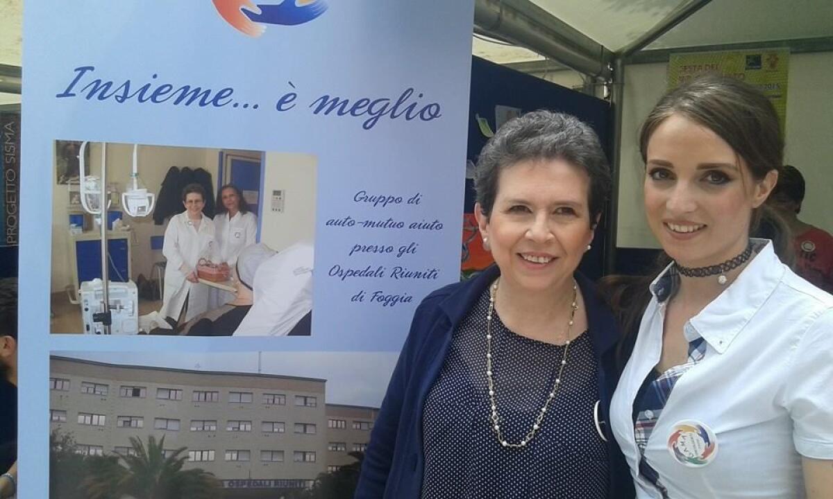 “Per i giorni persi”, nel libro di Maria Rutigliano una rinascita sofferta - Maria Rutigliano (a sin) con una volontaria