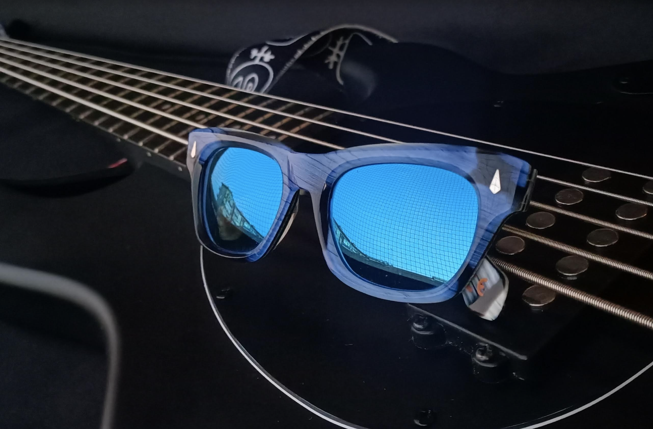 Occhiali da star: viaggio nel mondo della musica tra modelli e icone di stile