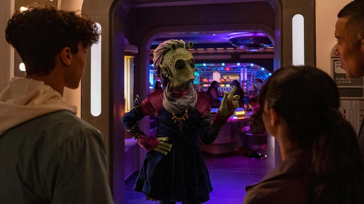 Visita al Galactic Starcruiser: il nuovo hotel di Star Wars lascia a bocca aperta - Bar del Galactic Starcruiser