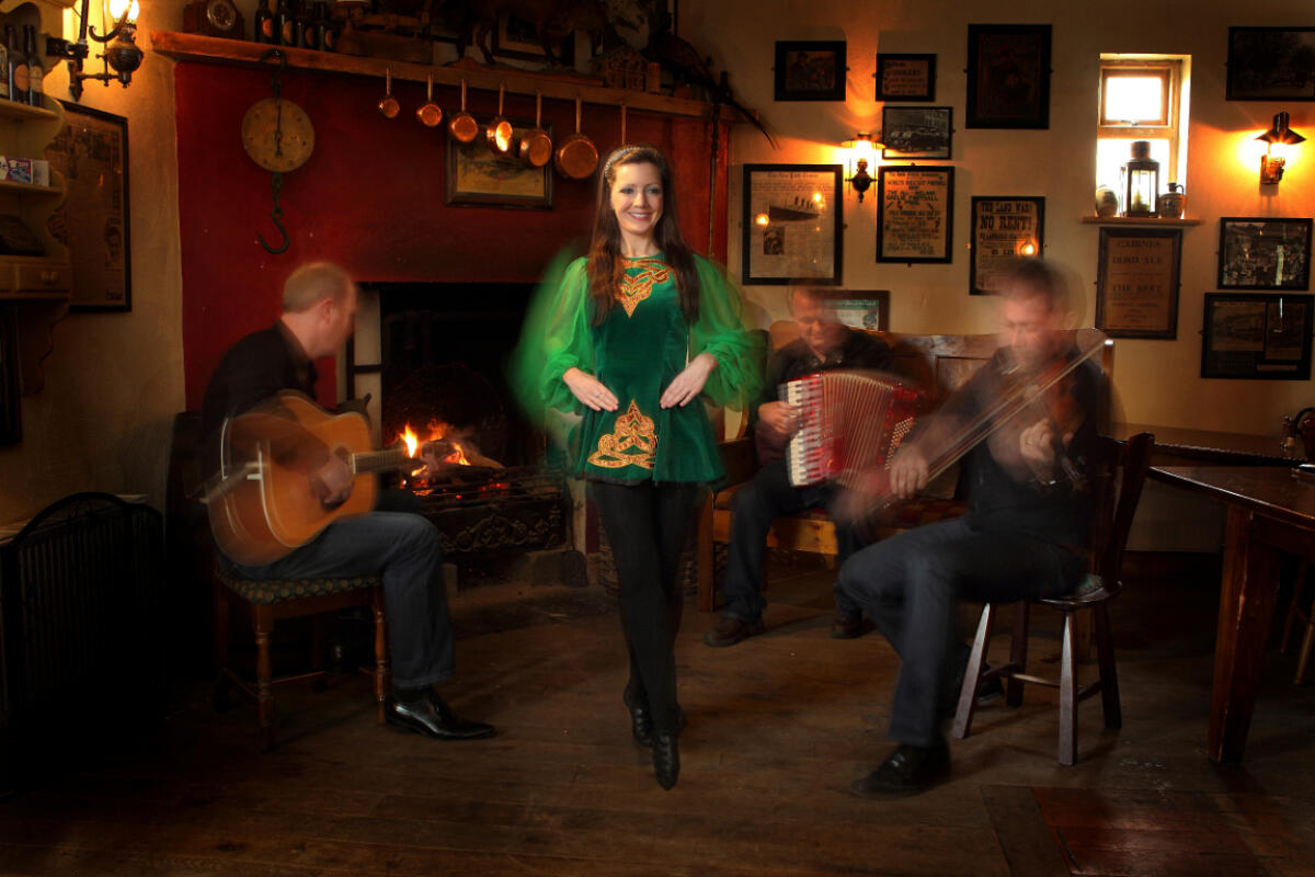 Robot cura Parkinson con danza irlandese, progetto "made in Puglia" - Merry Ploughboy Pub, Edmondstown Rd, Rathfarnham, Co. Dublin - 
Italish Magazine
Irish dance: corsi e appuntamenti in Italia
Visita
Autore: Stephen Wall Morris 
Copyright: x-default