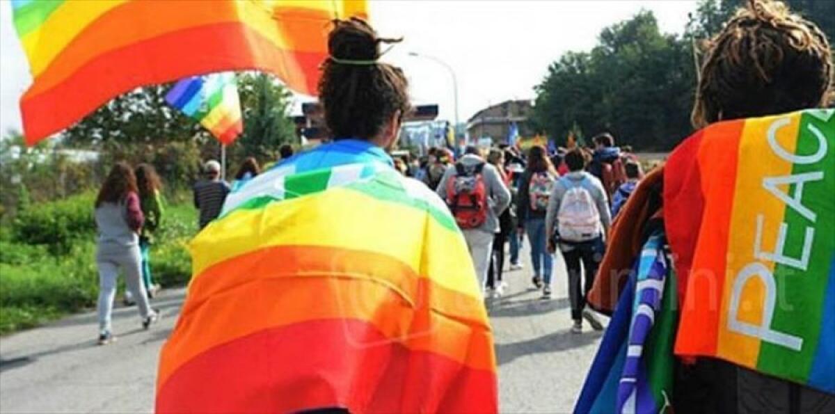 Donne costituenti Puglia: "La pace si difende con la diplomazia, non con le armi" - Foto:gioialive.it