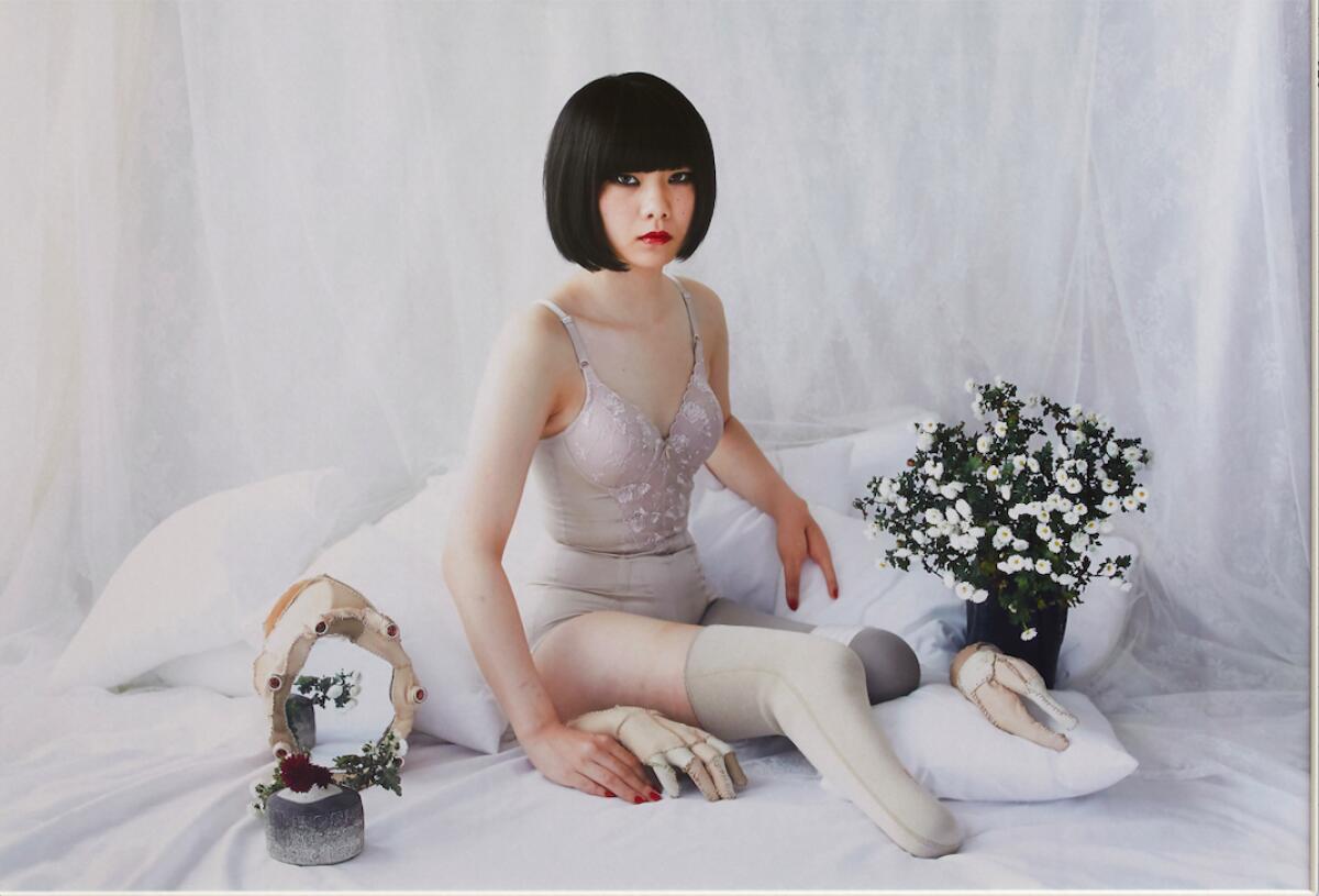 Io, lei, l'altra. "Ritratti e autoritratti fotografici di donne artiste" - Mari Katayama, You’re mine #002, 2014, © Mari Katayama, Collezione privata, Roma