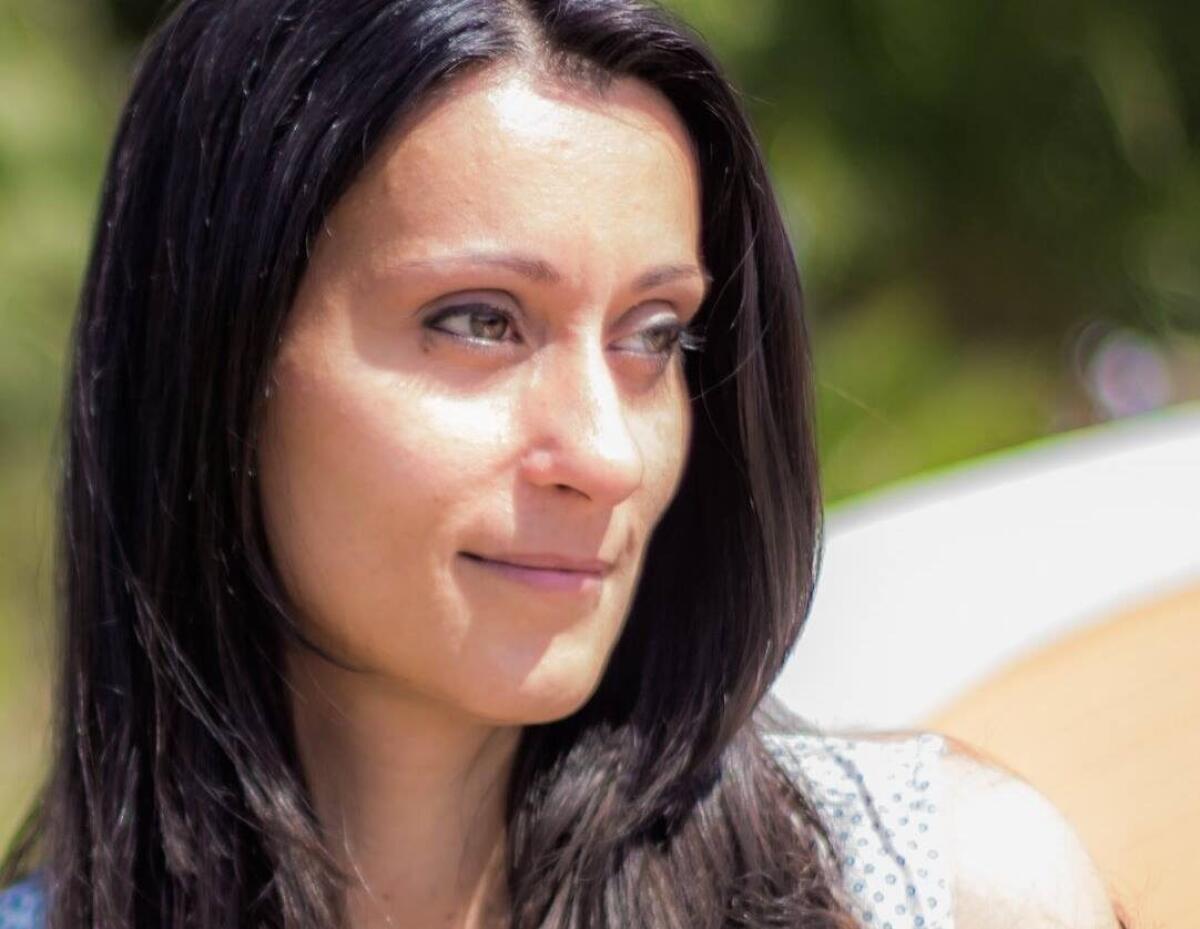 La chiamavano nocciolina. Emiliana Erriquez: "Poi, la notte arrivi a riempirmi il cuore" - La chiamavano nocciolina. Emiliana Erriquez: "Poi, la notte arrivi a riempirmi il cuore"