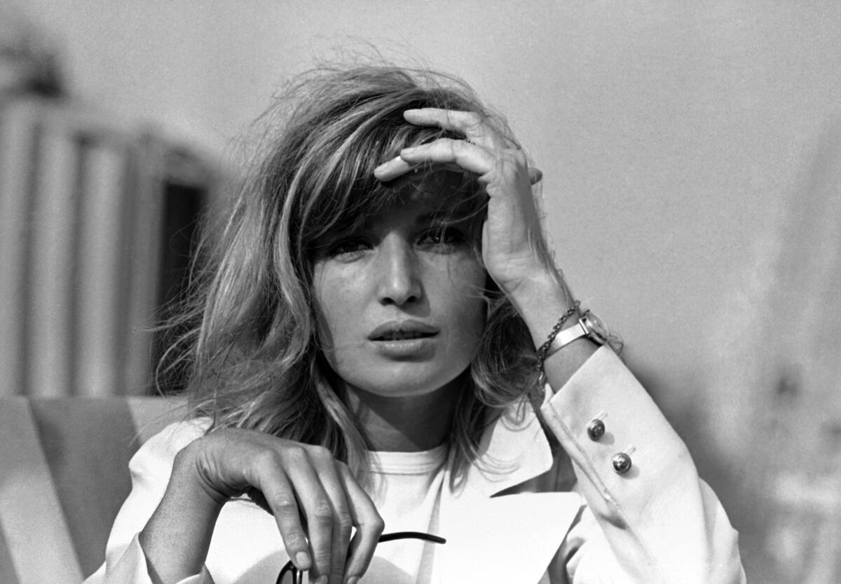 Il segreto della sua comicità nella ribellione all'angoscia. Ciao Monica - Sophisticated Italian actress and beauty Monica Vitti, has been chosen to portray Modesty Blaise, the girl intelligence of the British comic strips, in a new British produced film, directed by Sidney Giliath and with James Mason in the leading male r