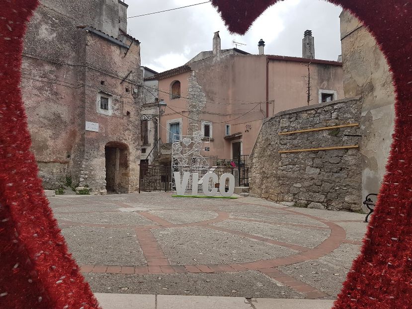 La festa degli innamorati a Vico, fra agrumi, tradizione e baci
