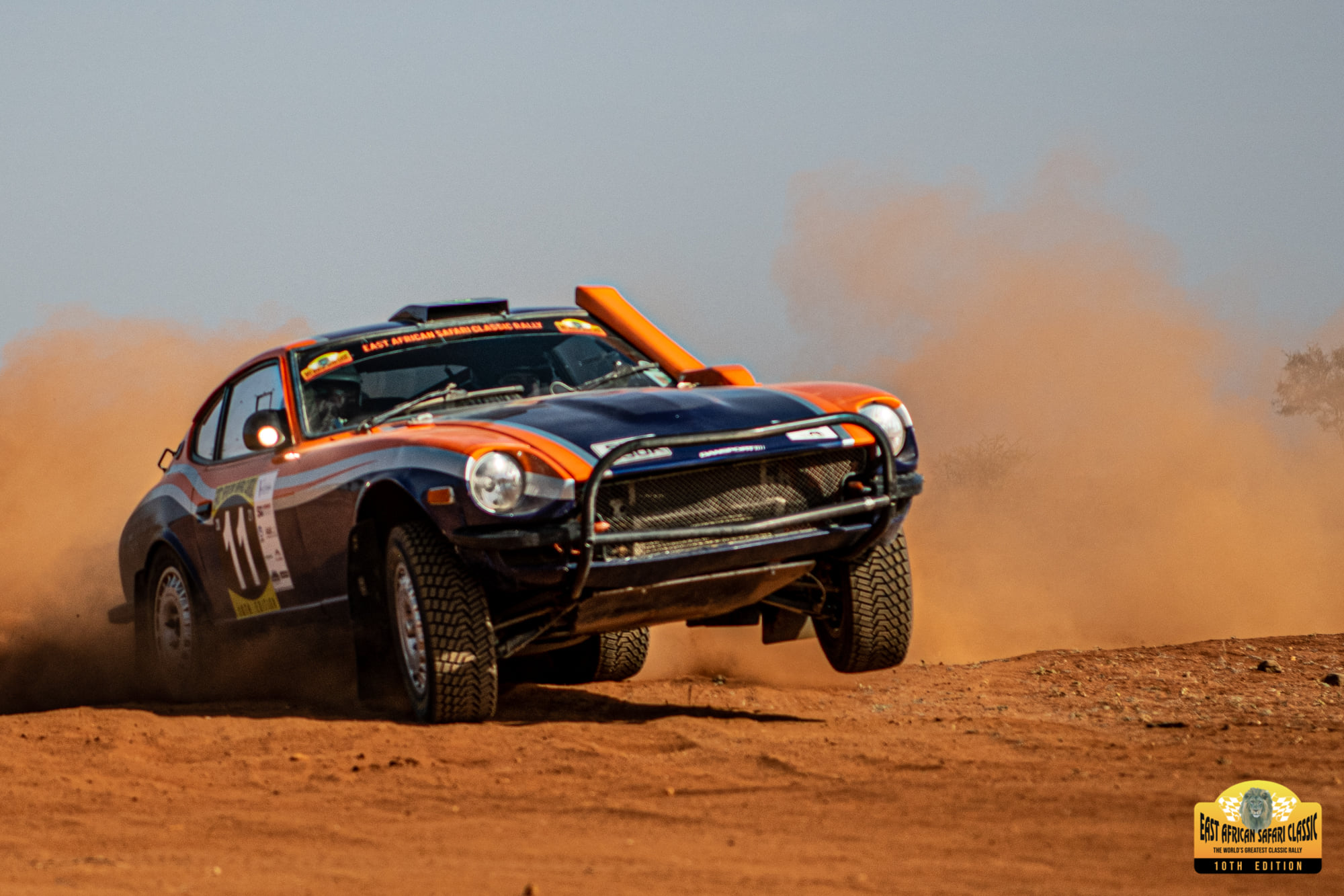 Una delle stupende Datsun in gara nel Safari Classic