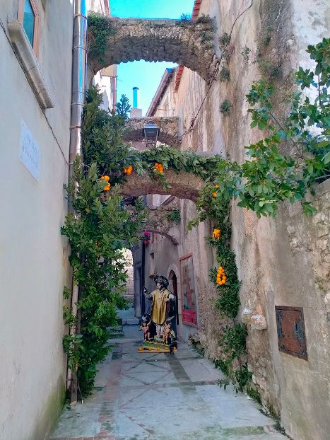 La festa degli innamorati a Vico, fra agrumi, tradizione e baci