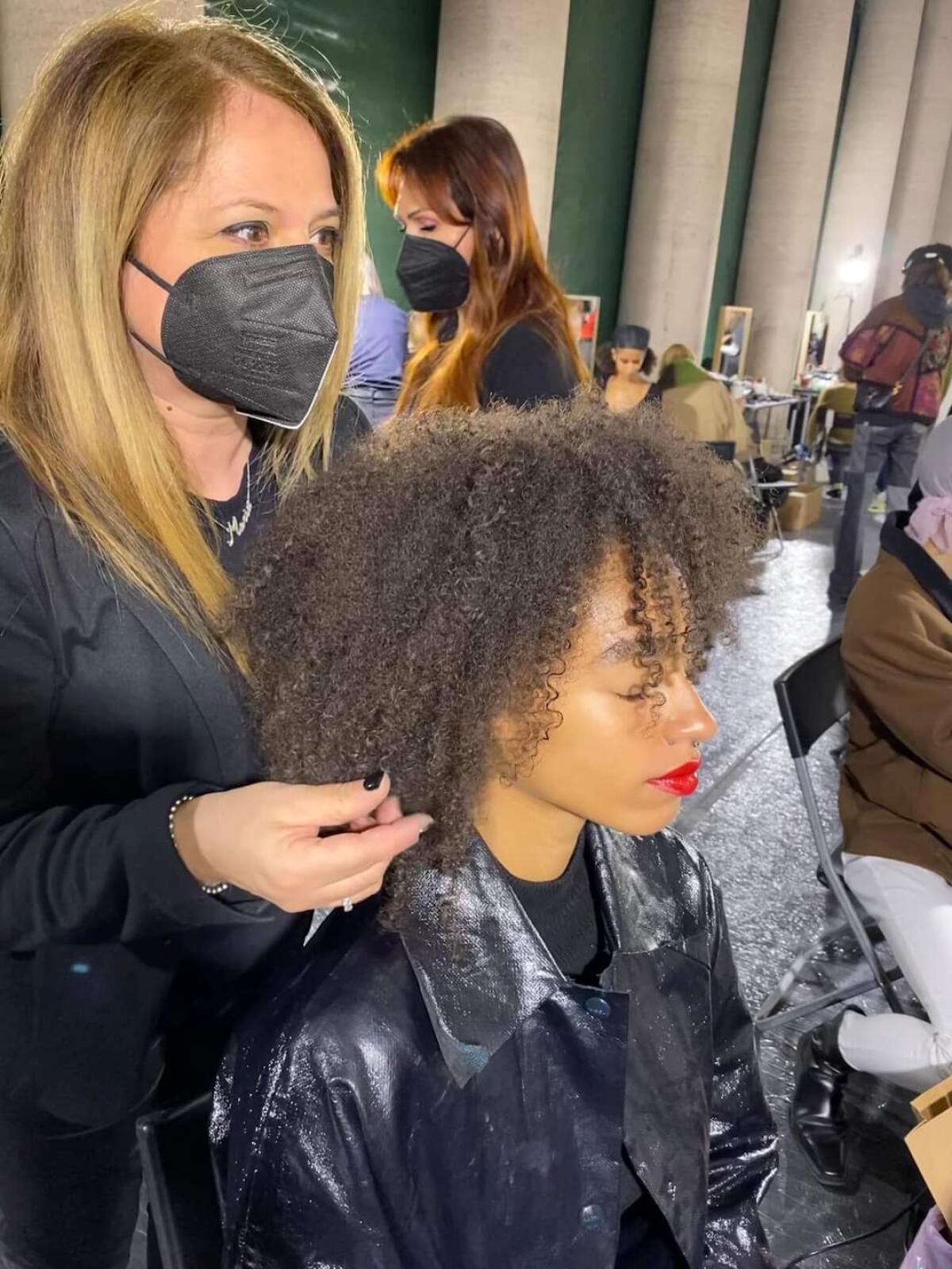 Maria Fiananese Parrucchieri è tornata dalla "Milano Fashion Week 2022" - Immagine in allegato
