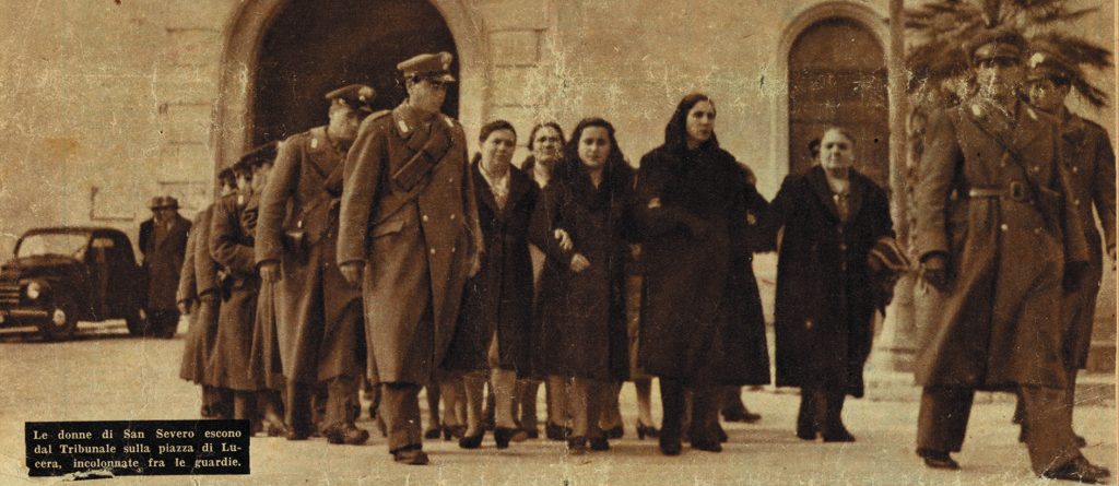 San Severo, 23 marzo 1950. Alcune donne arrestate vengono tradotte al carcere di Lucera. maddalenarobinblog.wordpress.com/Foto d’epoca giornaldi.com