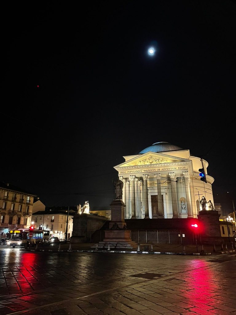 Torino austera e spettacolare, prossima sede dell’Eurovision