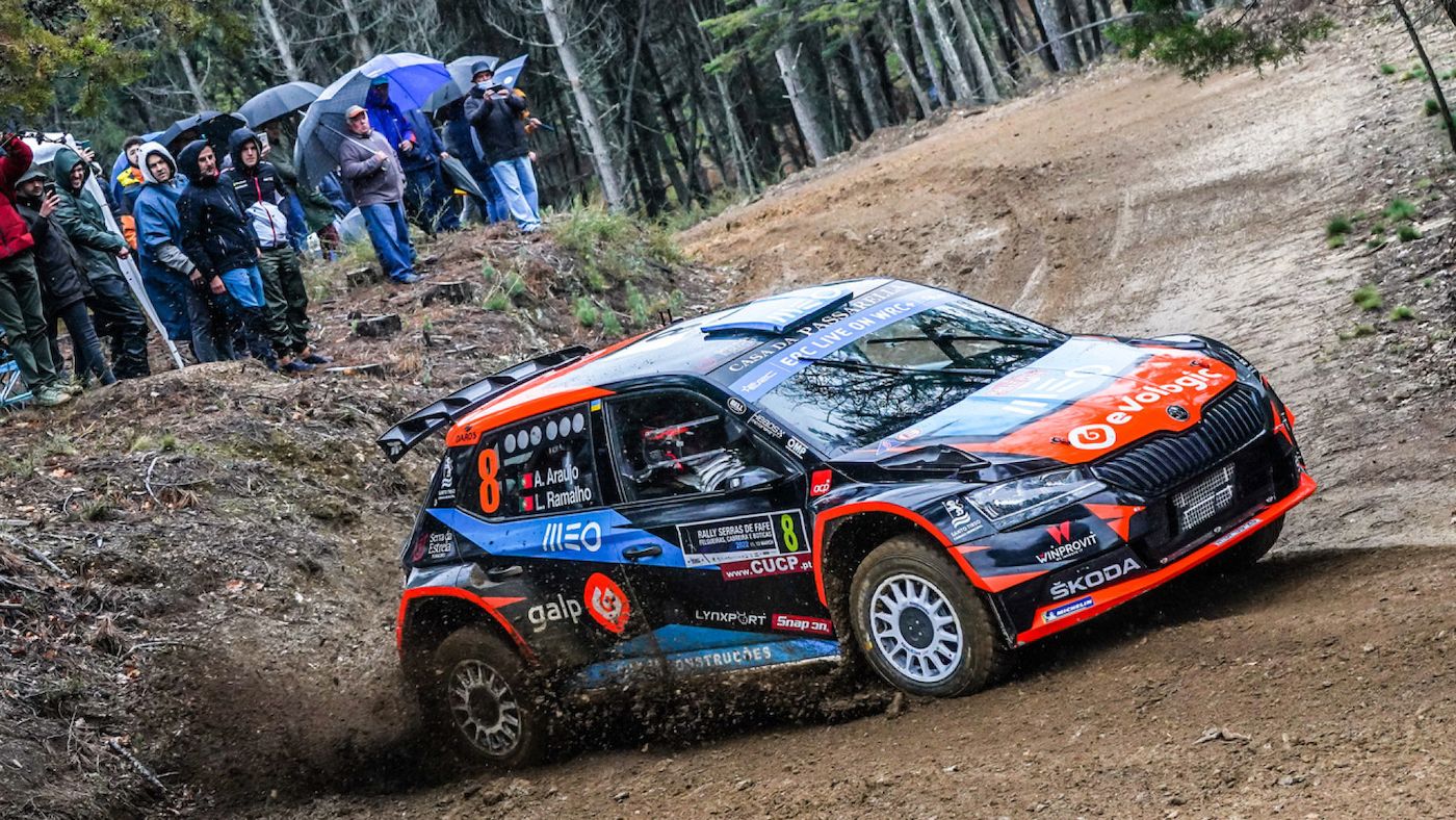 L'ex WRC Armindo Araujo dimostra ancora la sua classe nel Rally Serras de Fafe (Foto: FIA ERC)