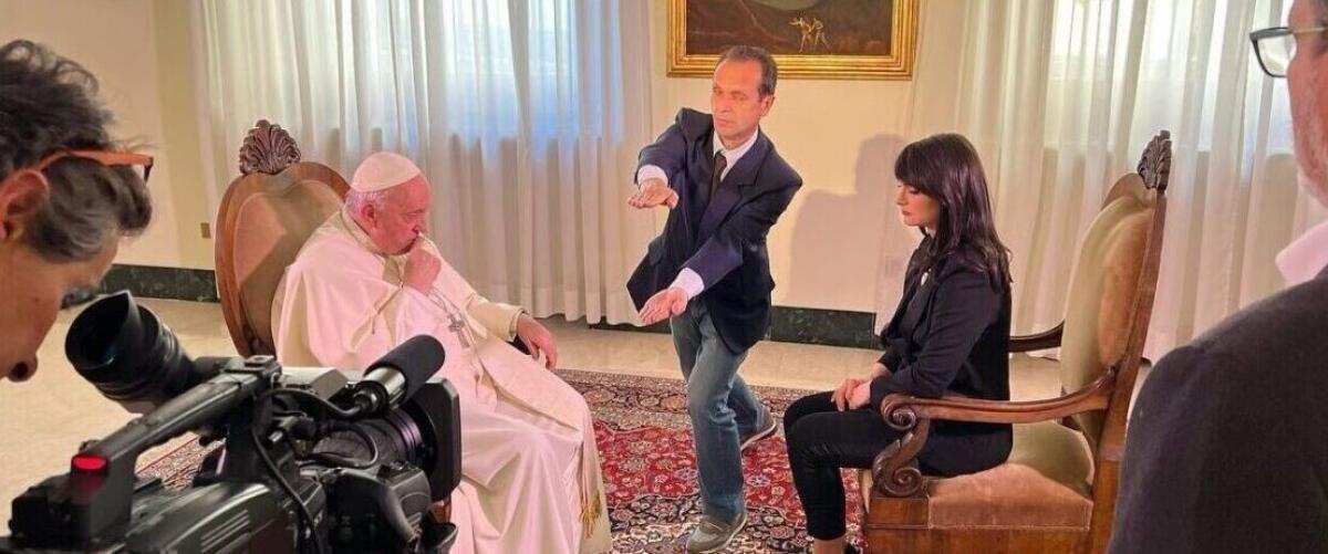 Lorena Bianchetti intervista il Papa, è la prima donna della tv italiana - Papa Francesco e Lorena Bianchetti