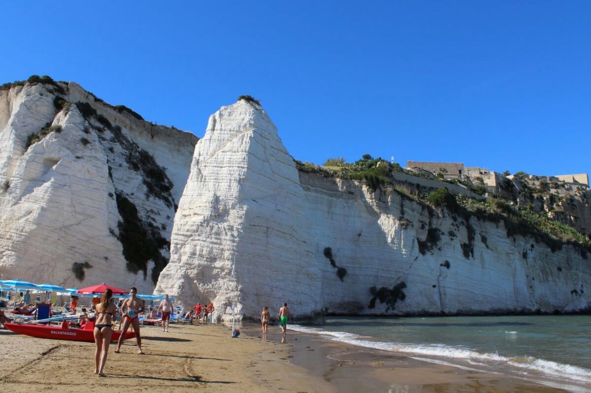 La regina nel 2022 del turismo pugliese? E' Vieste. E ora un salto alla BIT - Trovaspiagge
Spiaggia di Vieste, Puglia: spiagge italiane su trovaspiagge.it