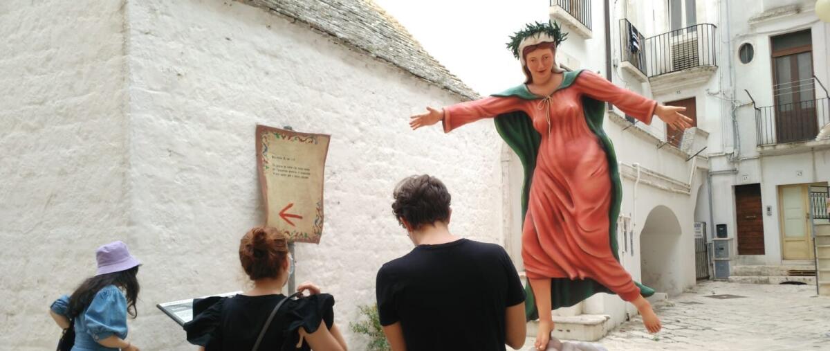 Il cammino di Dante in videoclip conquista anche Parigi e il cinema europeo - Racconti di carta- in cammino con dante videoclip