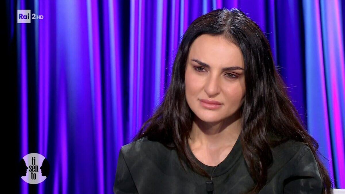 La sincerità di Arisa che racconta in tv di aver pensato al suicidio - Arisa  (foto Raiplay)