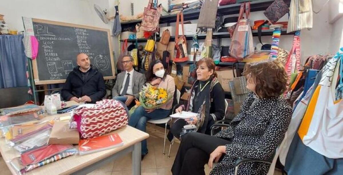 Carceri, nei supermarket le borse realizzate da donne detenute - 