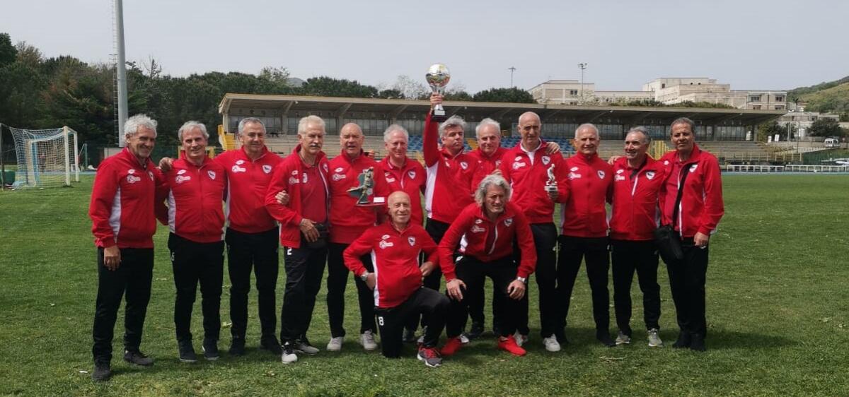 Strepitoso esordio del Foggia Over 60 al Torneo di Agropoli - Immagine in evidenza: la squadra