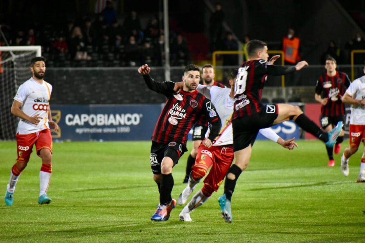 Giudice Sportivo, le decisioni dopo Foggia-Catanzaro - Immagine in evidenza: Foggia-Catanzaro 2-6 (Serie C - girone C, stagione 2021/2022) - crediti: foto di Luigia Spinelli