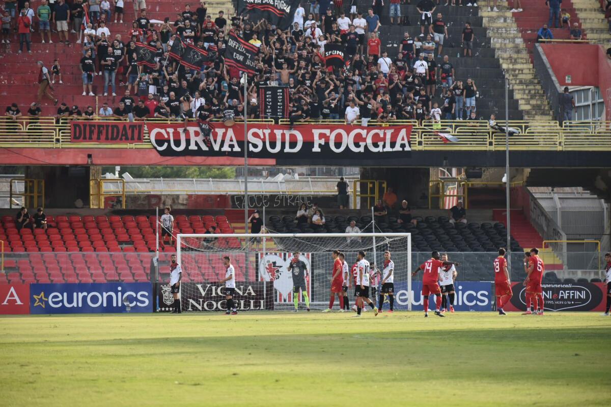 Foggia, conclusa l'installazione dei seggiolini allo "Zaccheria" - Immagine in evidenza: uno scatto di Foggia-ACR Messina 2-0, Secondo Turno Eliminatorio di Coppa Italia Serie C 2021/2022 - crediti: foto di Luigia Spinelli