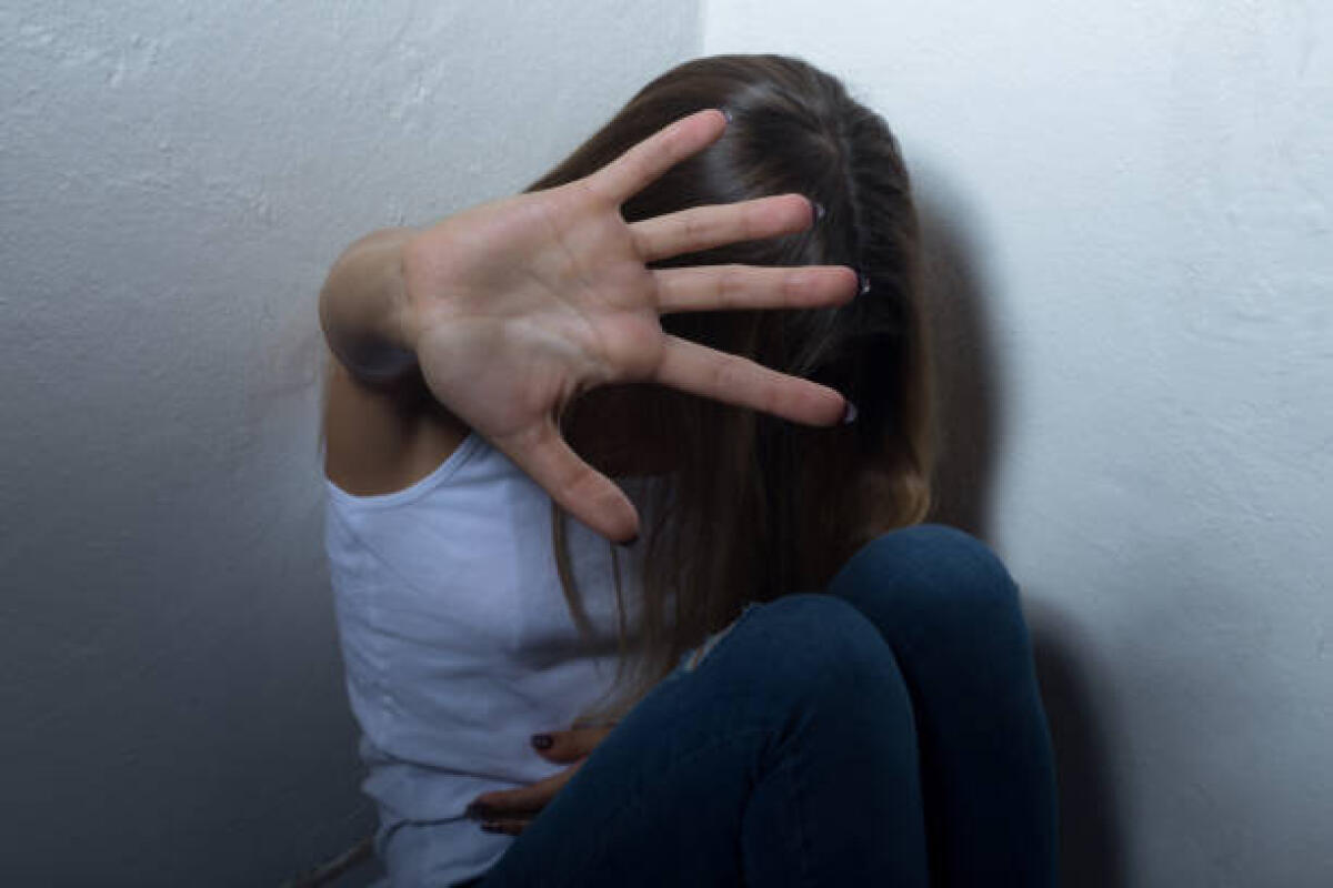 Cos'è il femminicidio? Come possono difendersi le donne? - Stop violence