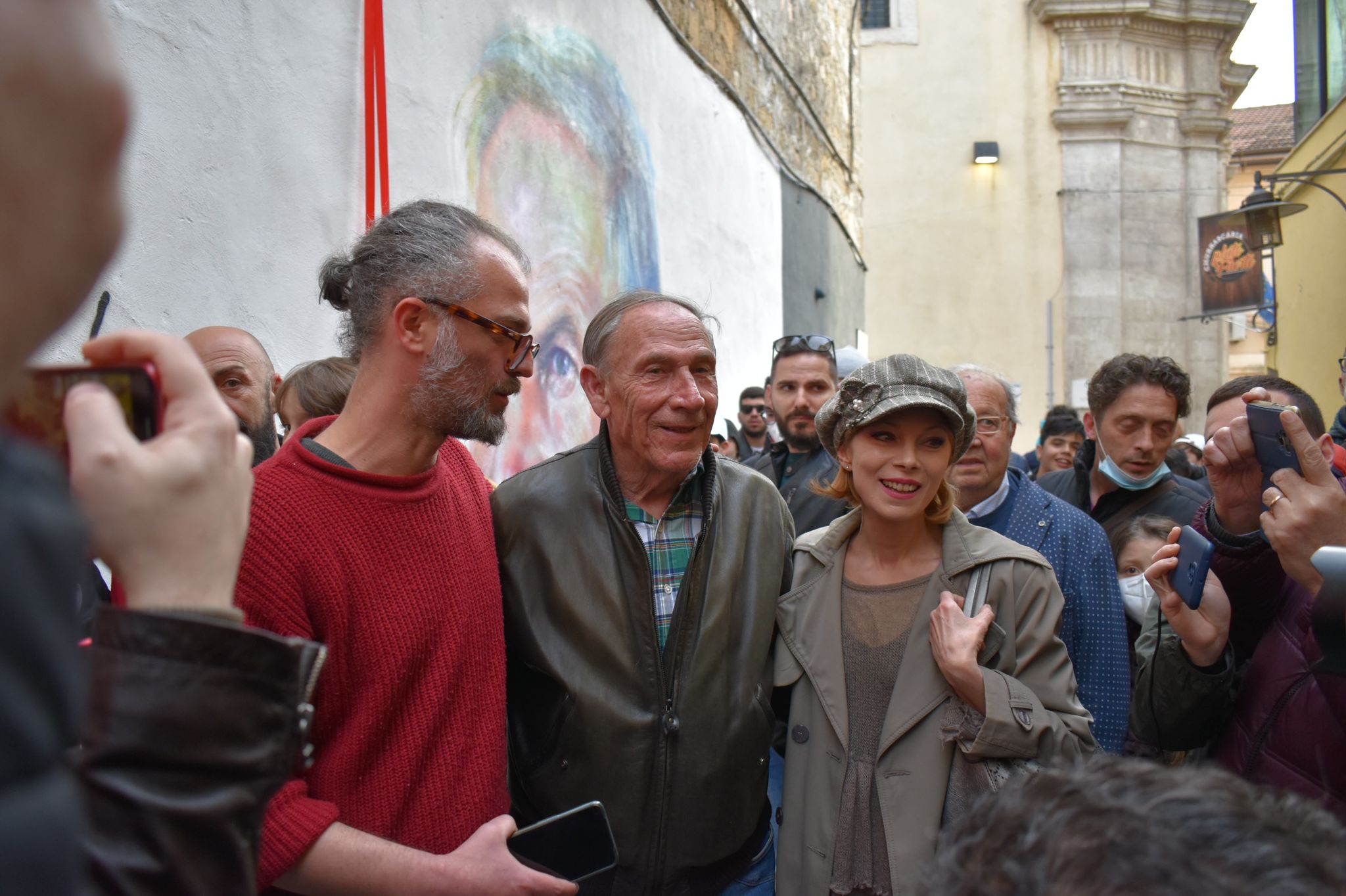 Immagine in evidenza: uno scatto dalla presentazione del murale dedicato a Zdeněk Zeman in Vico La Porta (Foggia) - crediti: foto di Luigia Spinelli