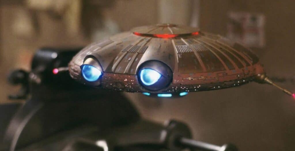 Robot dal film "Batteries not included".Da: SWNN